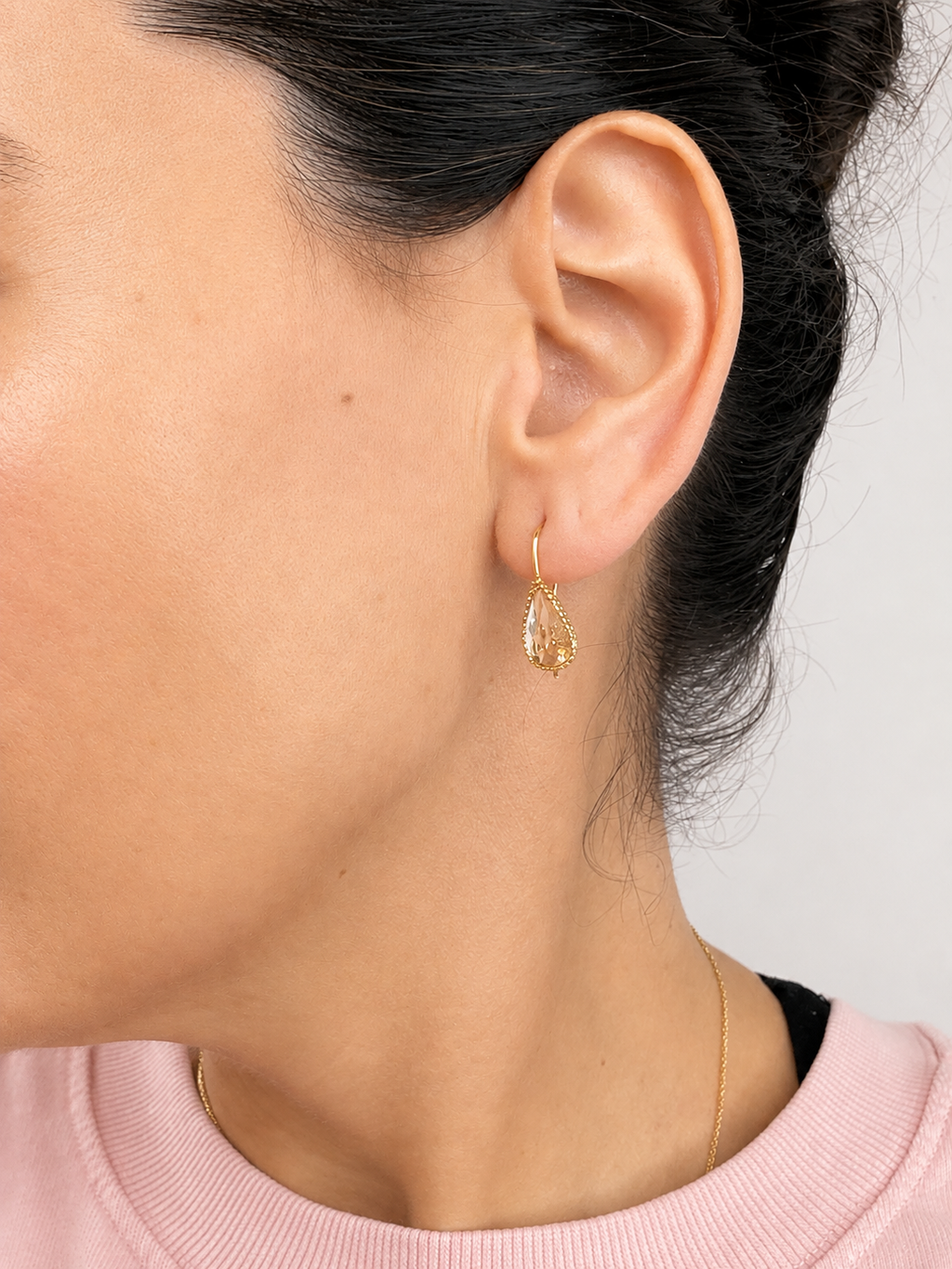 Pendientes gota de acero con baño de oro y cristal tallado