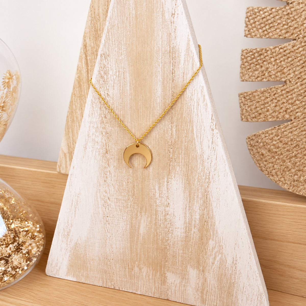 Collar luna tumbada con baño de oro