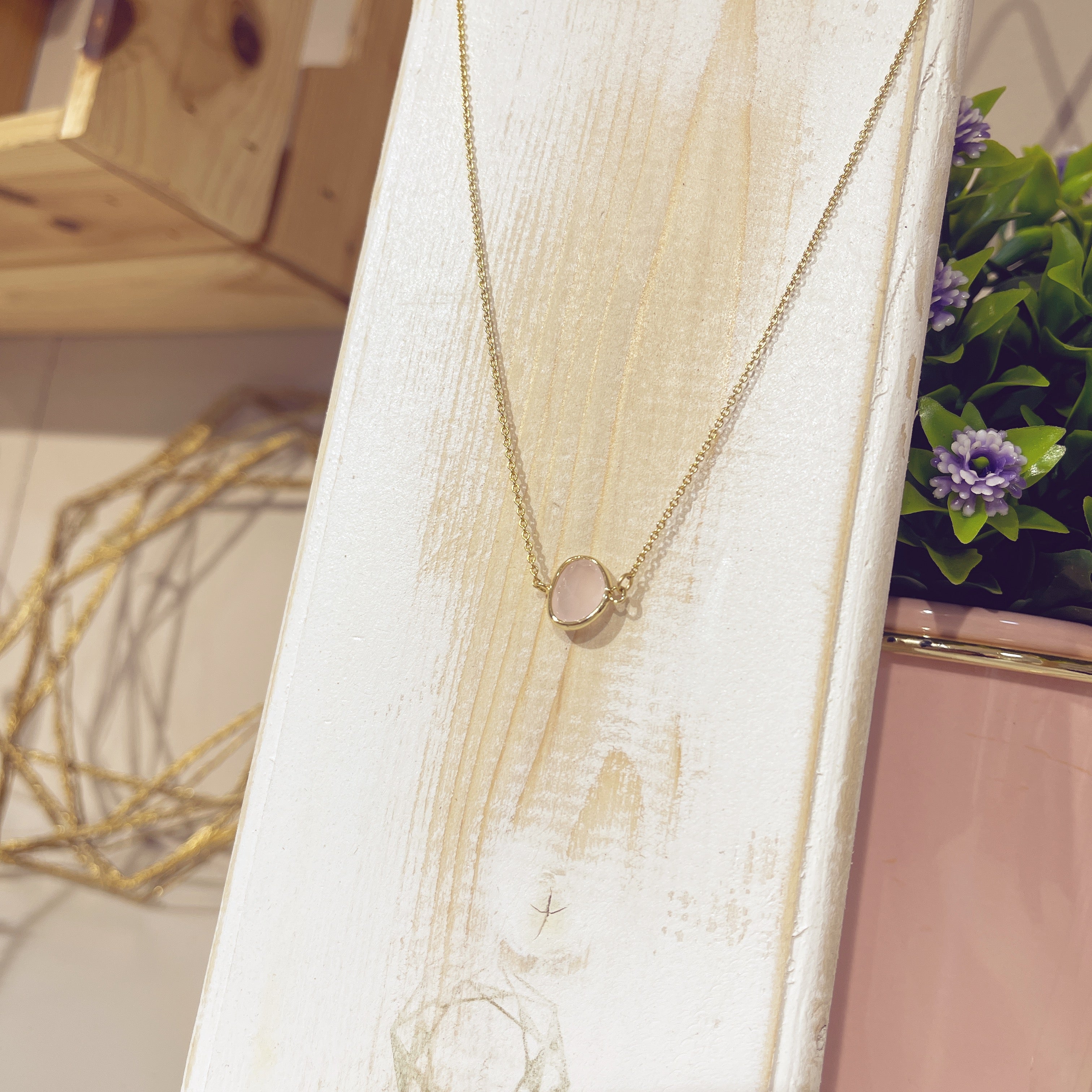 Collar piedra doblada rojo
