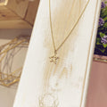 Collar Estrella Vega calada dorada con aristas marcadas