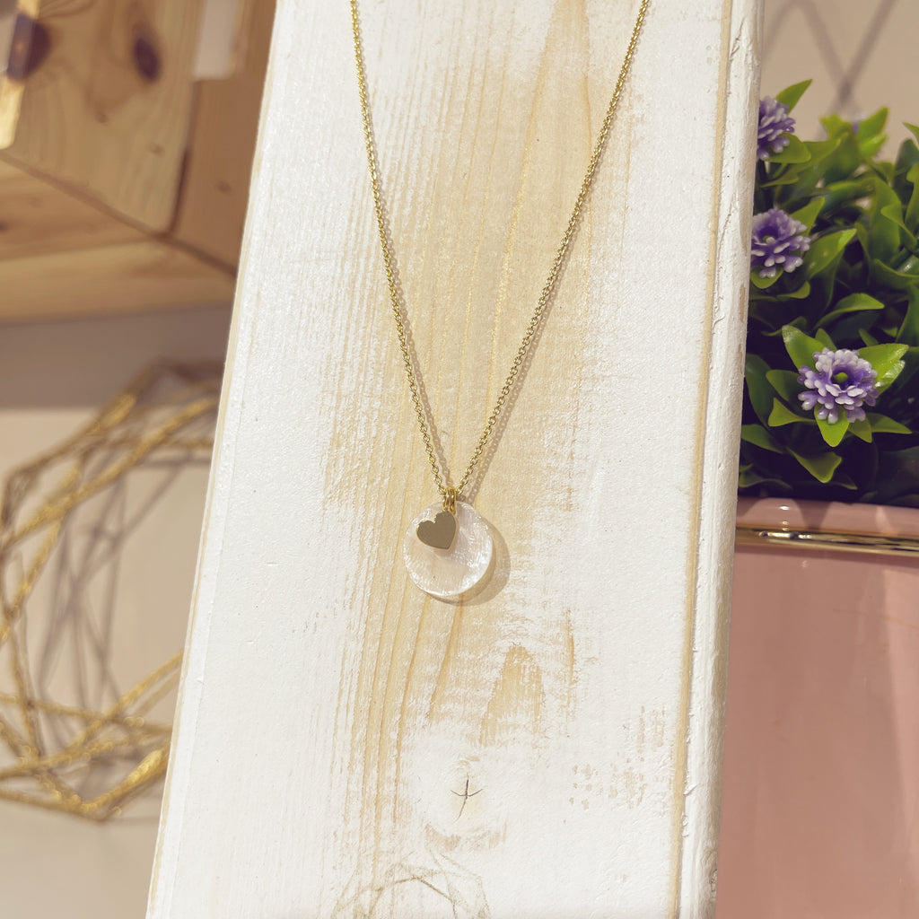 Collar Nácar Corazón disco nacarado blanco con corazón dorado
