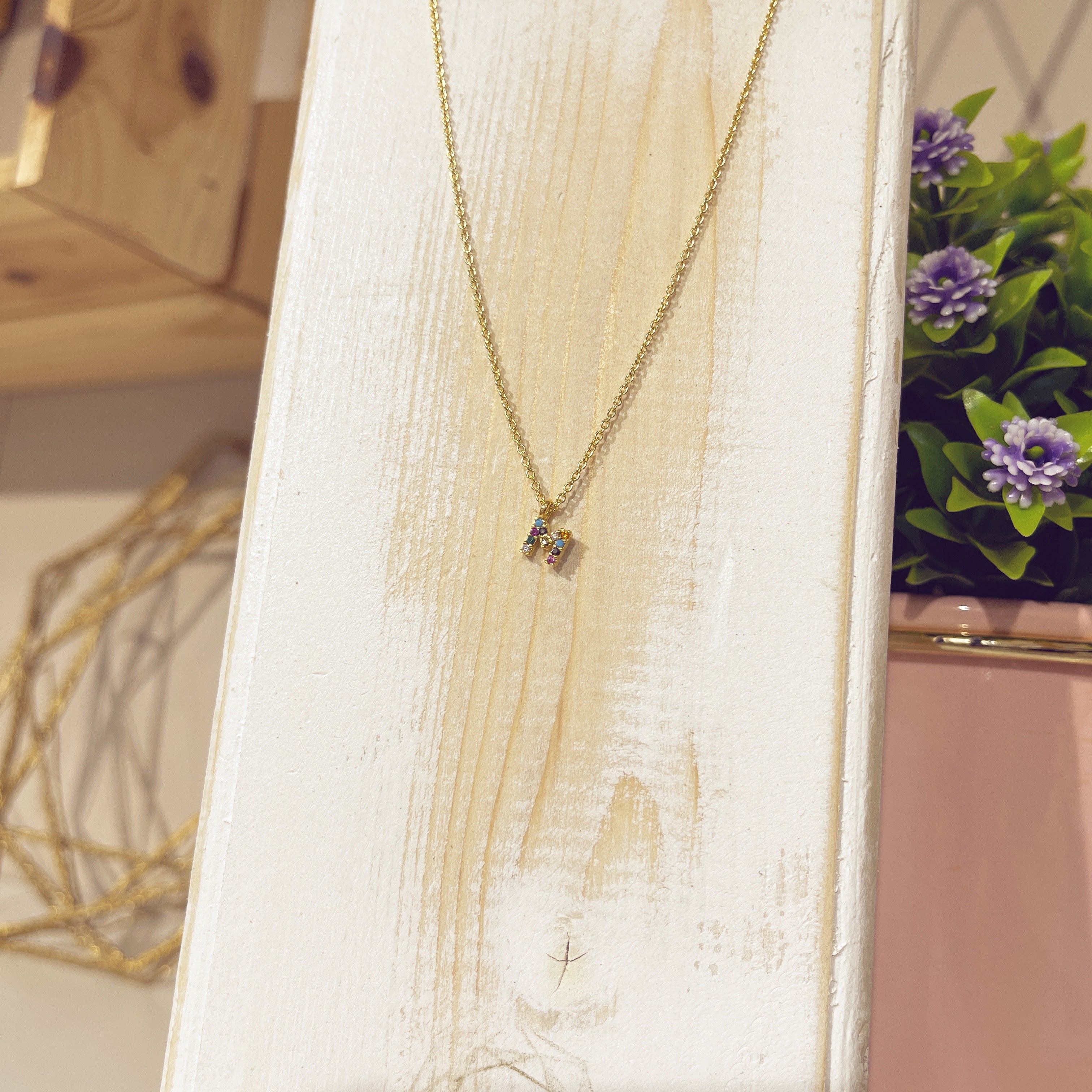 Collar Letra N con circonitas de colores